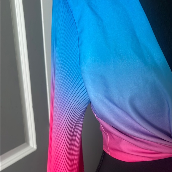 SHEIN Blue and Pink Ombre Tie-Front Top - Picture 6 of 8